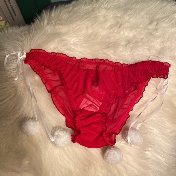 Fredericks of Hollywood Christmas/Santa nighty size L plus two panties - Picture 10 of 16
